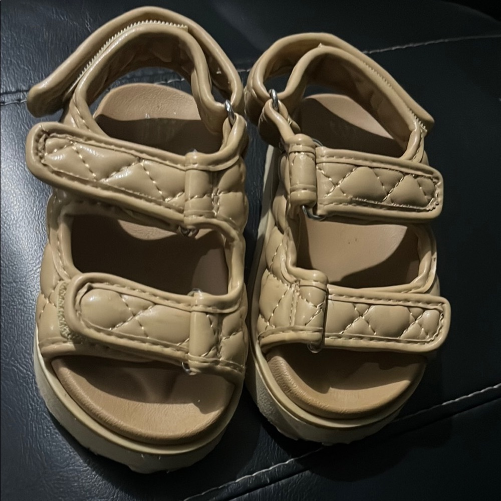 Gap baby shoes